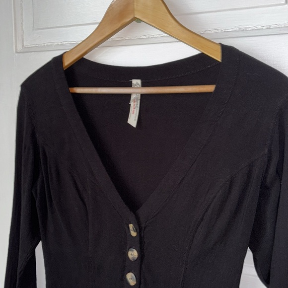 Black V-Neck Buttoned Women's Top - Picture 2 of 6